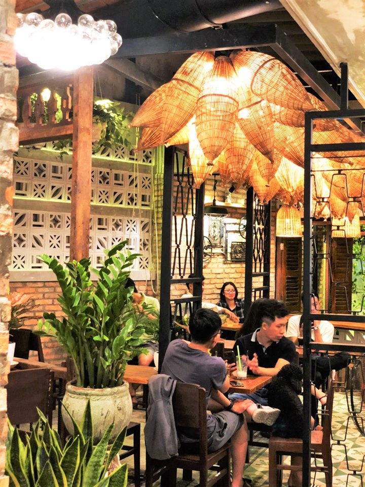 https://90scoffee.vn/wp-content/uploads/2019/08/khong-gian-cafe-dep.jpg