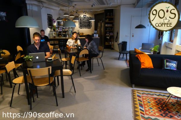 Tổ chức sự kiện offline chia sẻ bí quyết kinh doanh cafe.