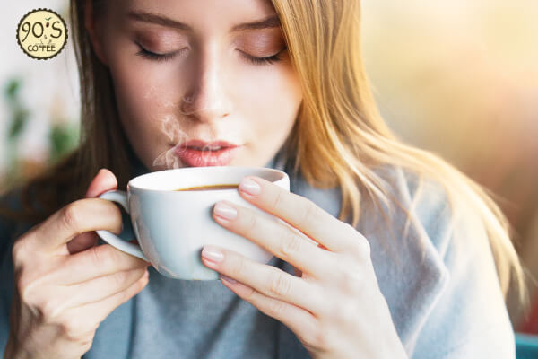 Uống cà phê giúp giải tỏa căng thẳng.