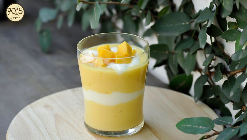 Sinh tố xoài sữa chua