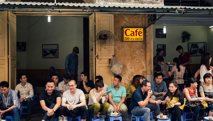 Nhiều khách hàng vẫn trung thành với cà phê cóc (Nguồn: Internet)