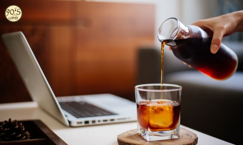 Khi Cold Brew có vị chua gắt, xuất hiện váng hoặc mốc thì bạn nên bỏ đi